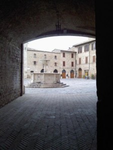 La piazza del borgo di Bevagna (foto ProLoco Bevagna)